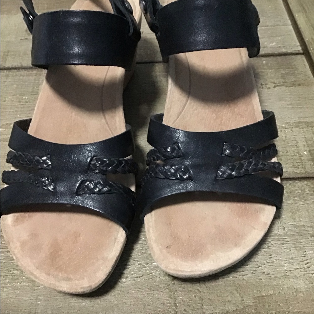 UGG Serinda cork wedge heel black leather sandal. LNC